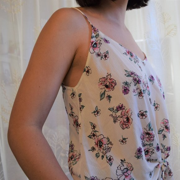 LUSH Floral Sleeveless - Picture 3 of 4